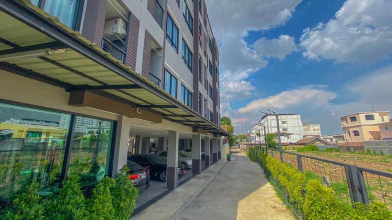 Plearnwan Deluxe Mansion Hotel Bangkok Bagian luar foto