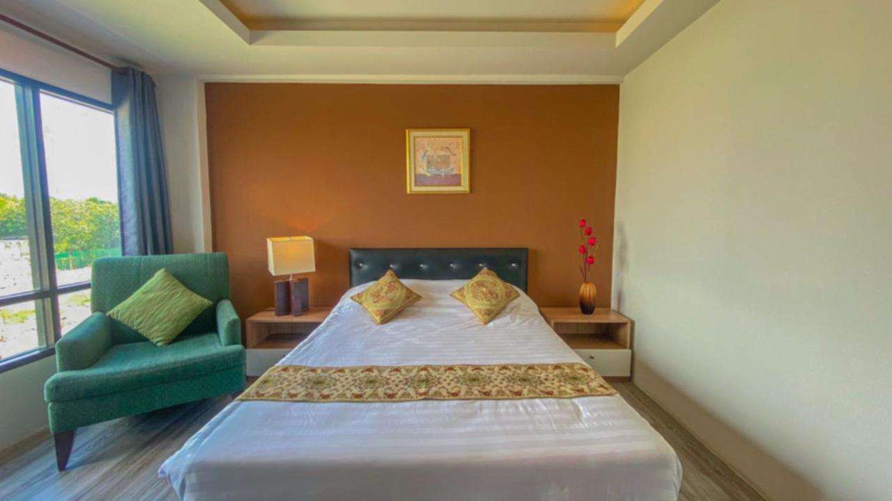 Plearnwan Deluxe Mansion Hotel Bangkok Bagian luar foto