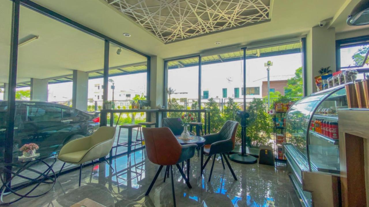 Plearnwan Deluxe Mansion Hotel Bangkok Bagian luar foto