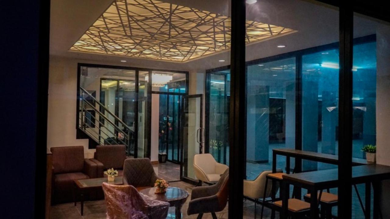 Plearnwan Deluxe Mansion Hotel Bangkok Bagian luar foto